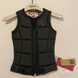Follow LTD Impact Wake Vest - Women's 2020 4, Black. (Australian sizes)